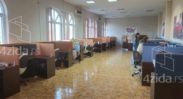 Poslovna zgrada | 4zida