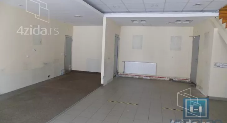 Poslovna zgrada | 4zida