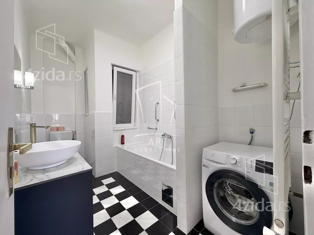 Četvoroiposoban stan | 4zida