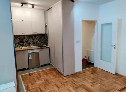 Crveni Pevac | 4zida.rs