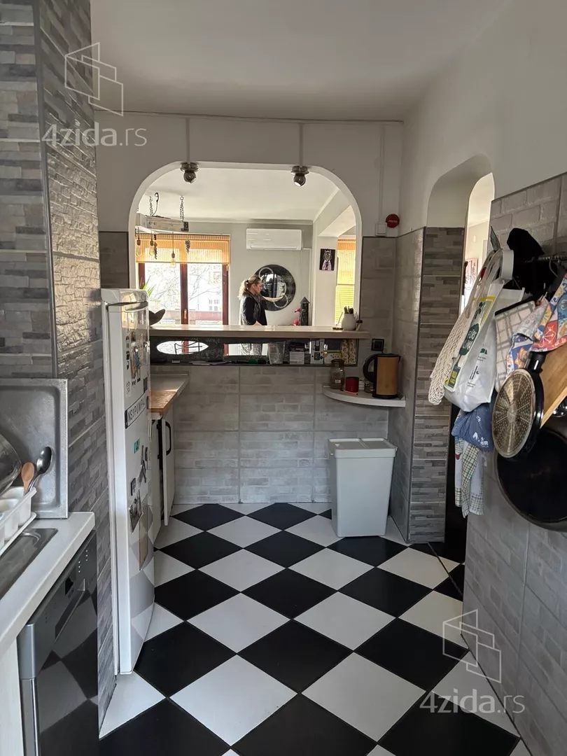 Četvorosoban stan | 4zida