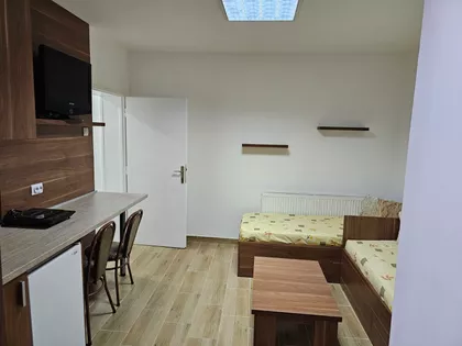 Crveni Pevac | 4zida.rs