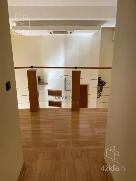 Šestosoban stan | 4zida