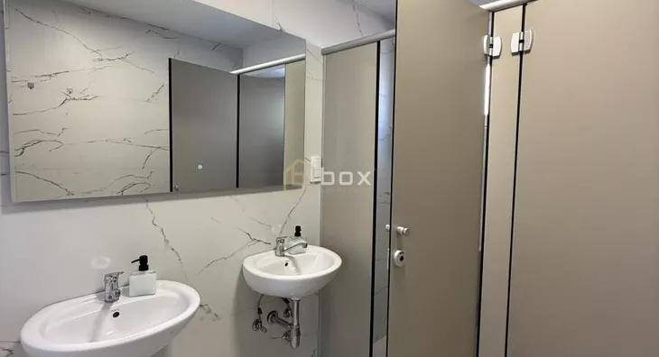 Poslovna zgrada | 4zida