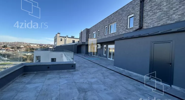 Četvoroiposoban stan | 4zida