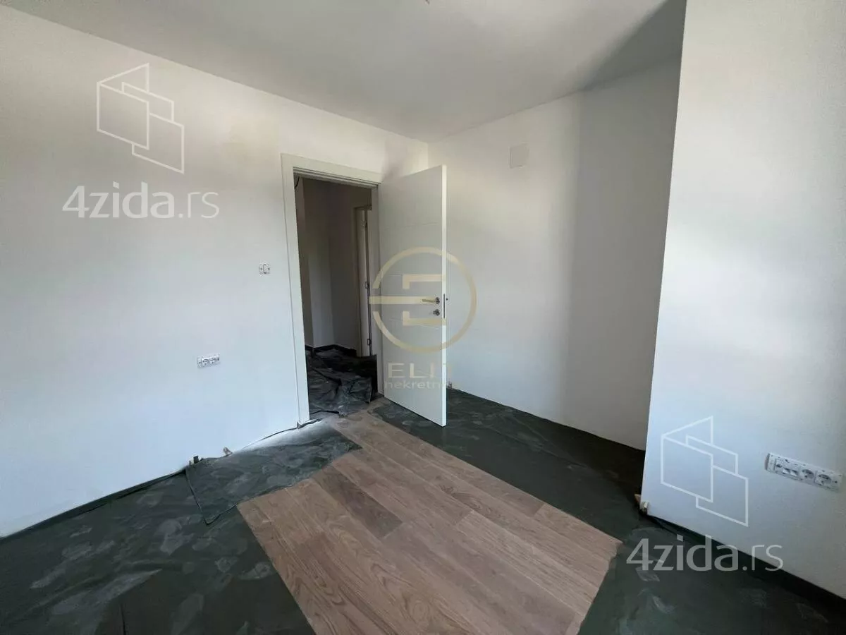 Šestosoban stan | 4zida