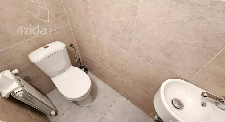 Četvoroiposoban stan | 4zida