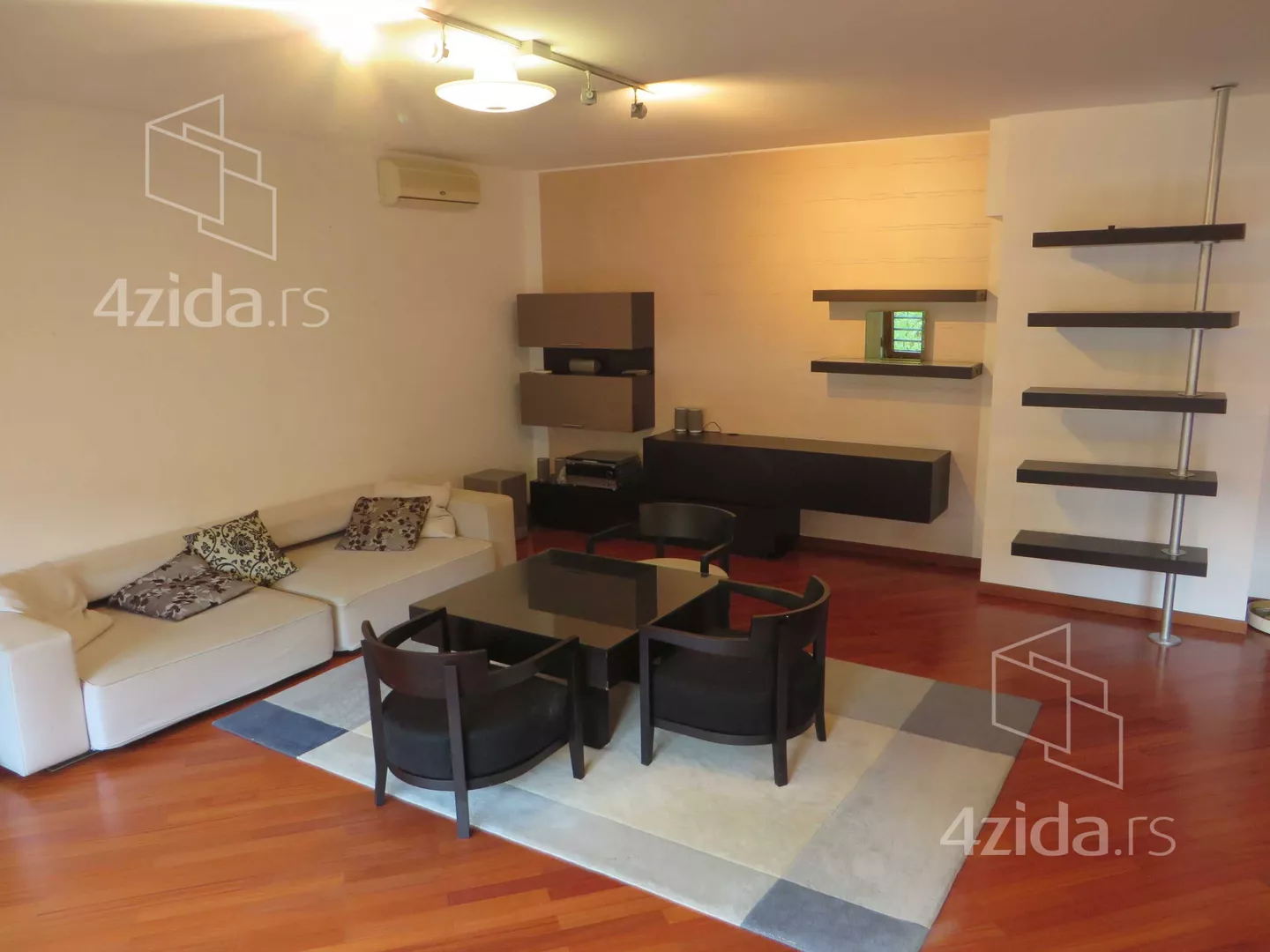 Troiposoban stan | 4zida