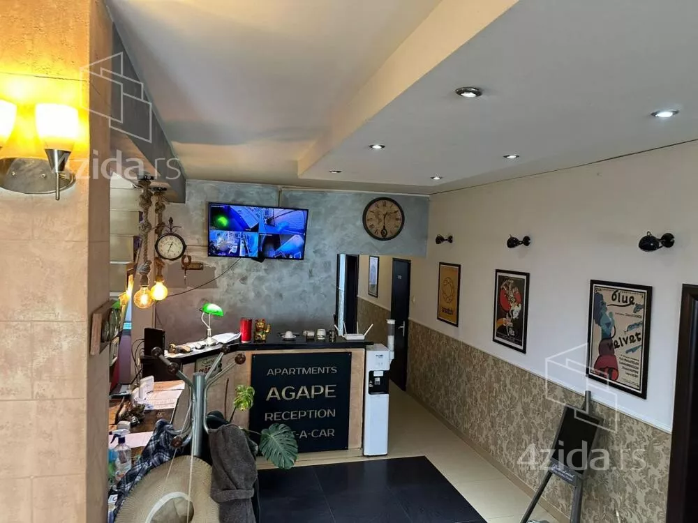 Poslovna zgrada | 4zida