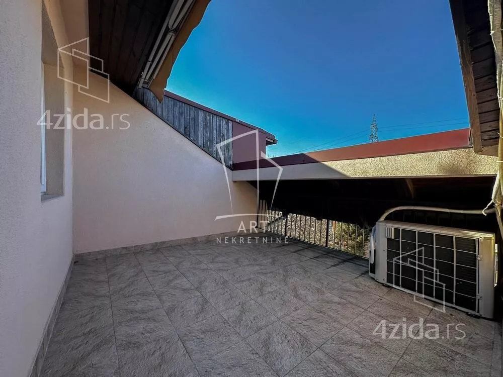 Troiposoban stan | 4zida