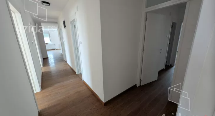 Šestosoban stan | 4zida