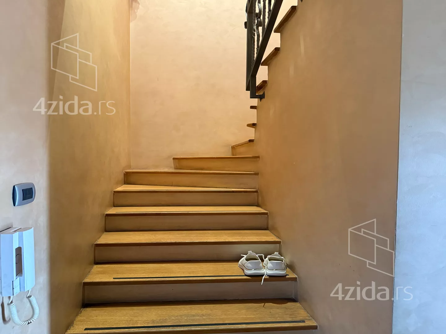 Četvoroiposoban stan | 4zida