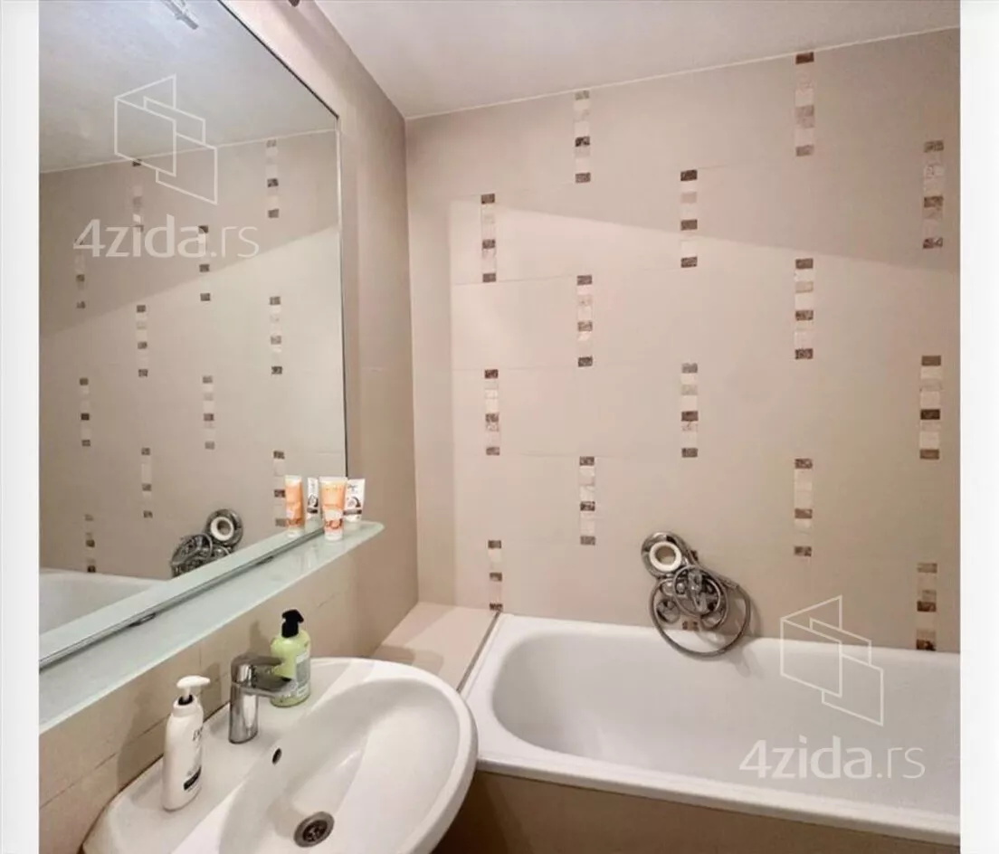 Sedmosoban stan | 4zida