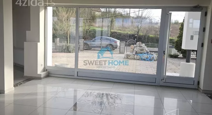 Poslovna zgrada | 4zida