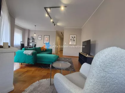 Vukov Spomenik | 4zida.rs