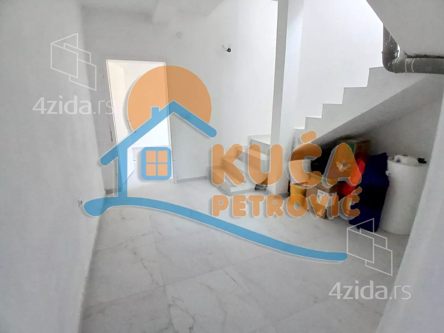 Lokal | 4zida