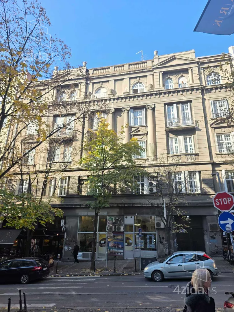 Šestosoban stan | 4zida