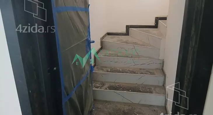 Četvoroiposoban stan | 4zida