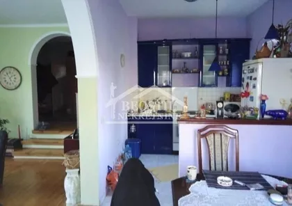 Isaka Singera | 4zida.rs