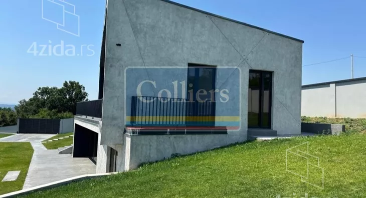 Sedmosoban stan | 4zida