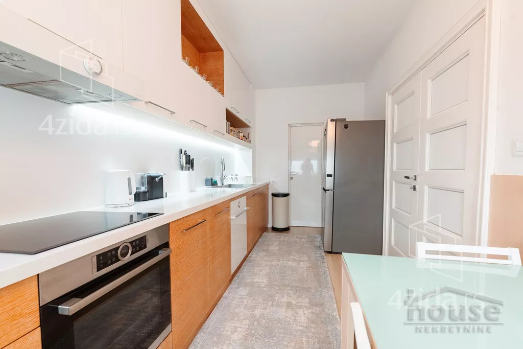 Šestosoban stan | 4zida