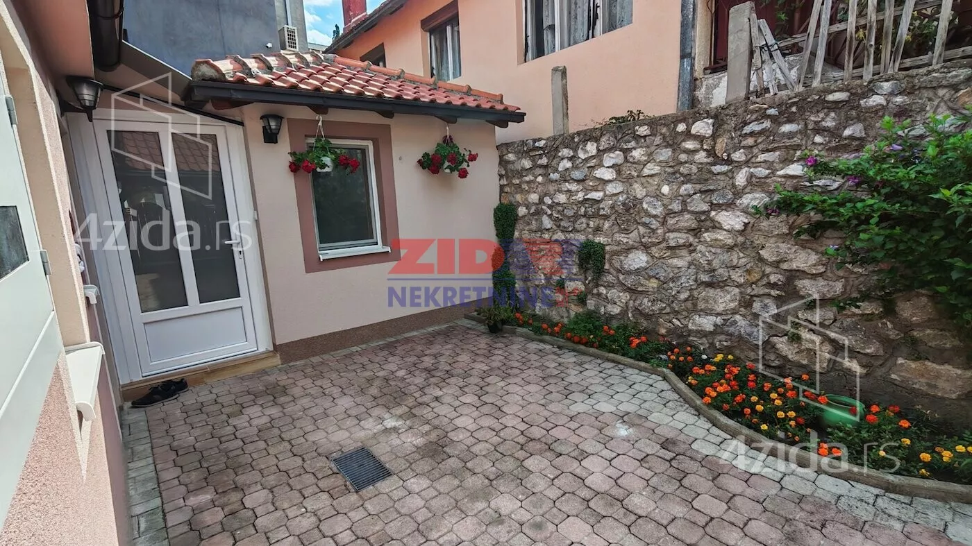 Četvoroiposoban stan | 4zida