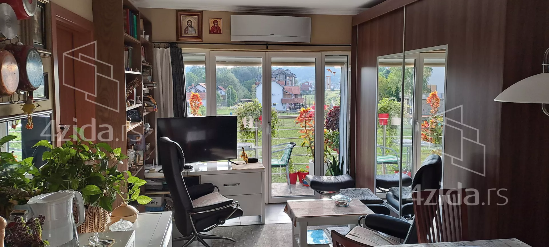 Dvoiposoban stan | 4zida