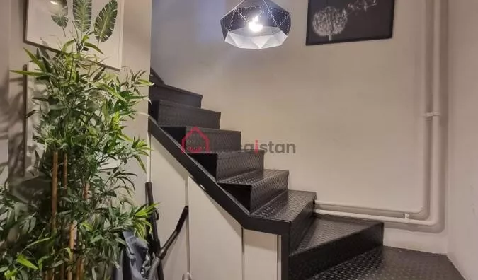 Sedmosoban stan | 4zida