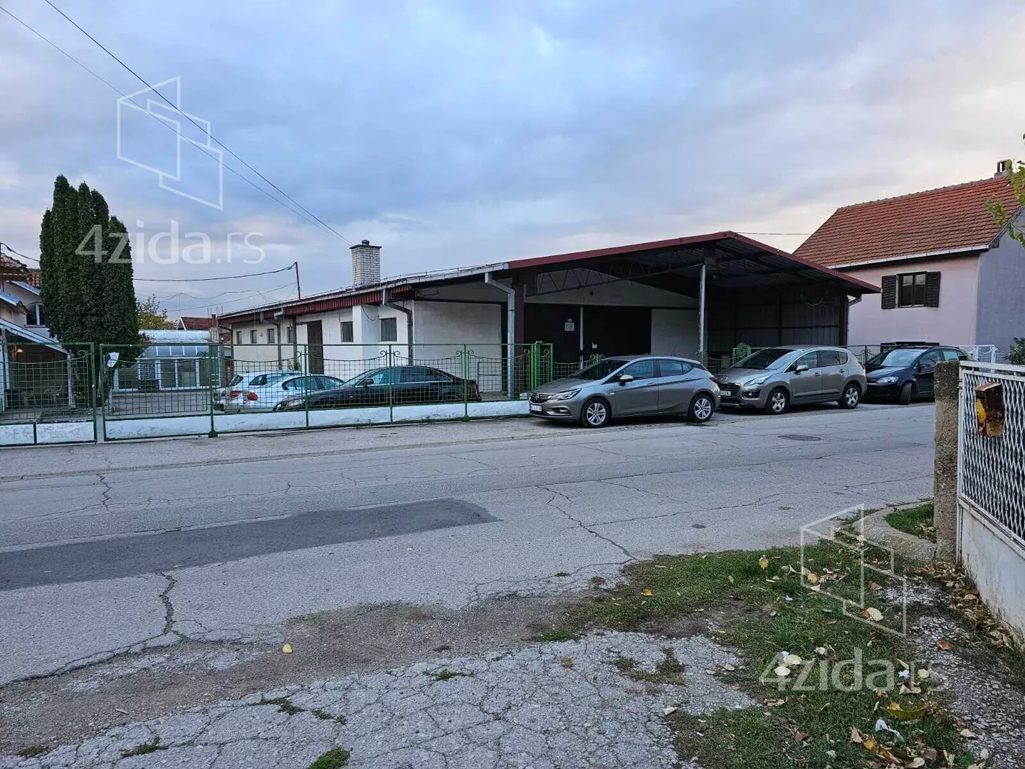 Poslovna zgrada | 4zida