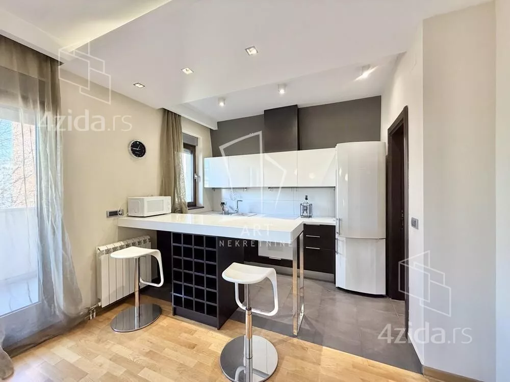 Petosoban stan | 4zida