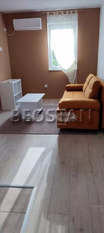 Zivka Petrovica | 4zida.rs