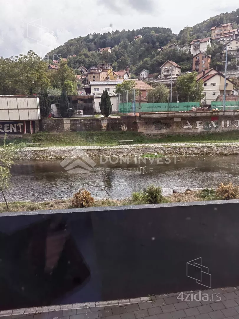 Lokal | 4zida