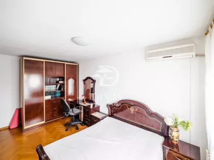 Vojvode Vlahovića bb | 4zida.rs