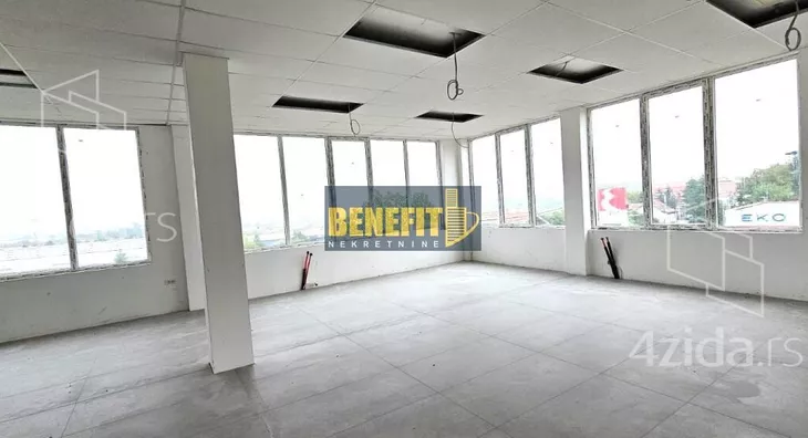 Poslovna zgrada | 4zida