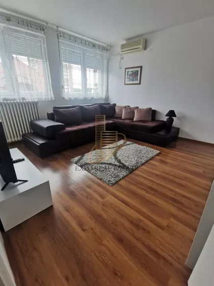 Pariske komune | 4zida.rs