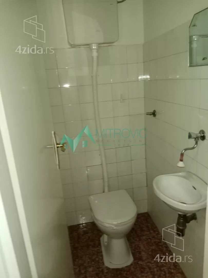 Četvoroiposoban stan | 4zida