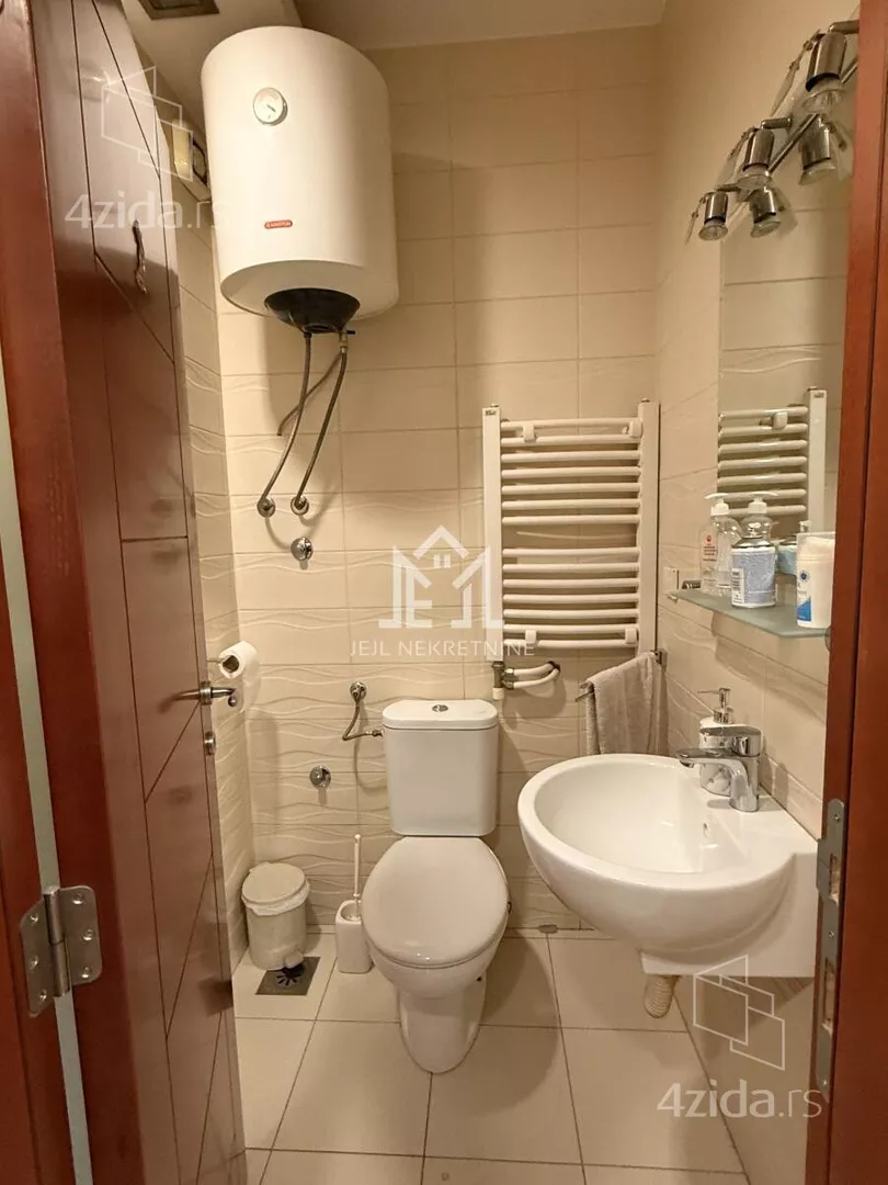 Petosoban stan | 4zida