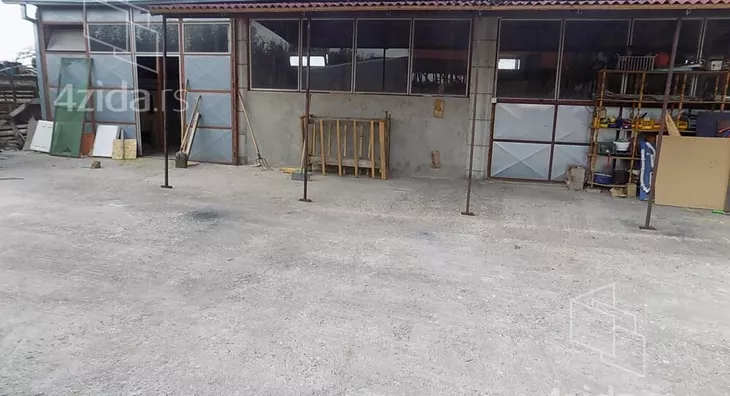 Poslovna zgrada | 4zida