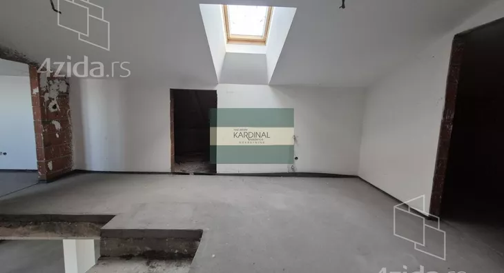 Šestosoban stan | 4zida