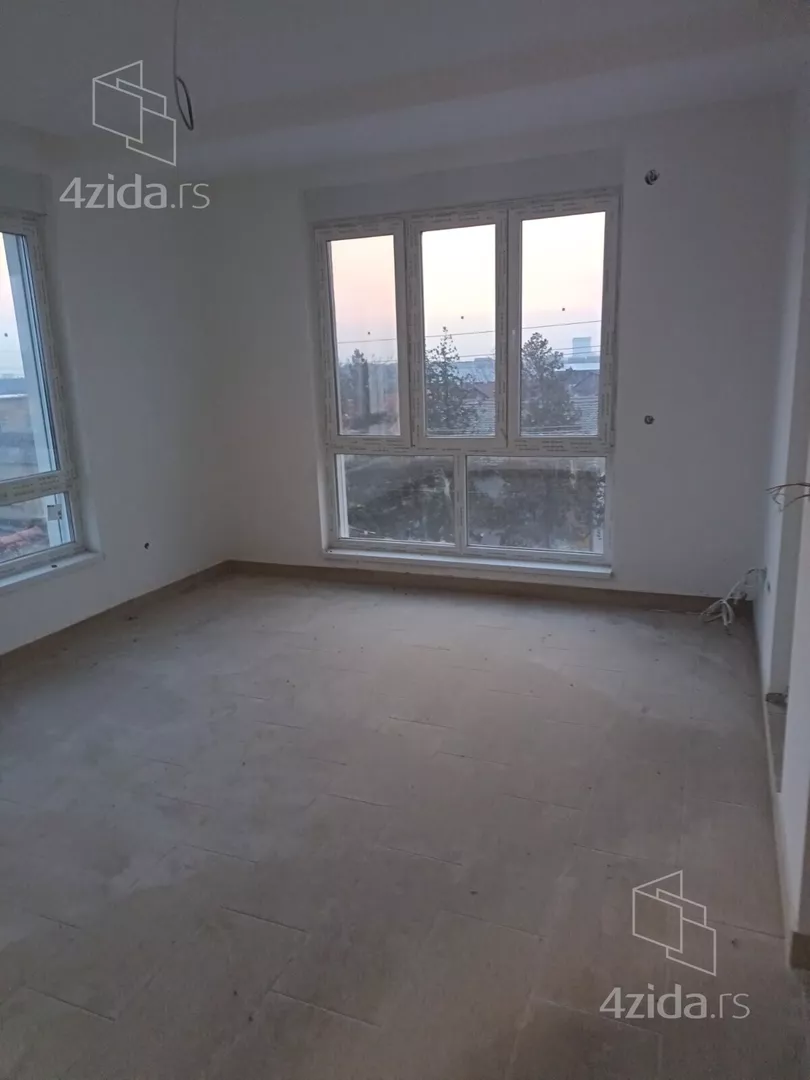 Poslovna zgrada | 4zida