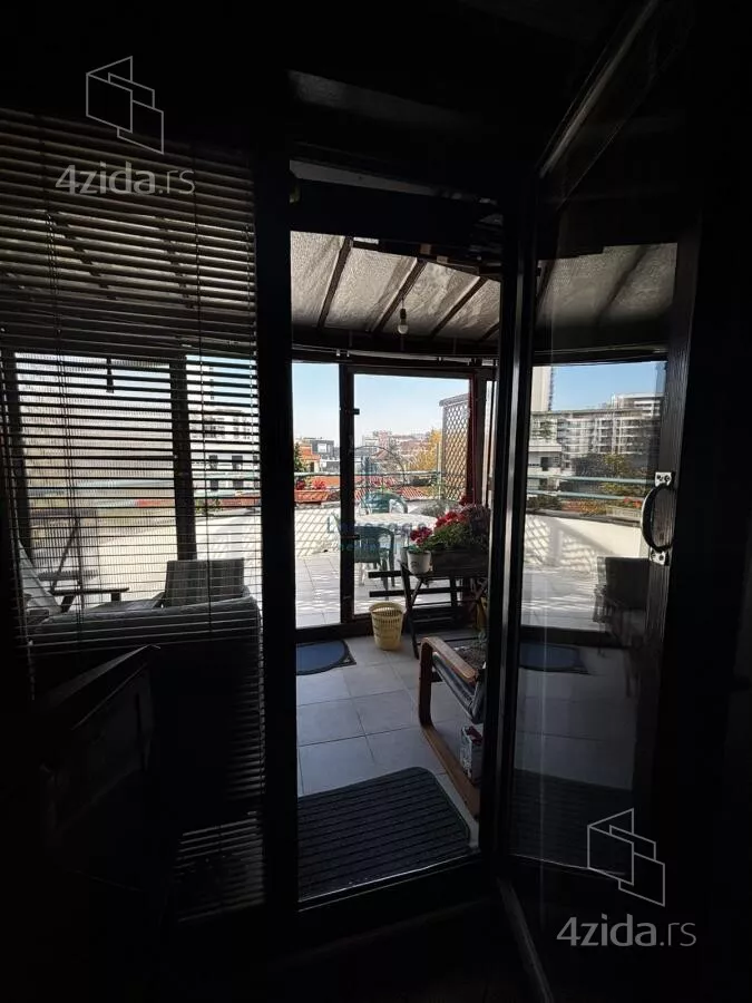 Troiposoban stan | 4zida