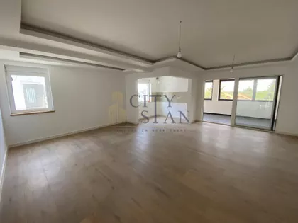 Izletnička | 4zida.rs