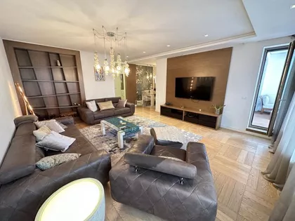 Trešnjinog cveta | 4zida.rs