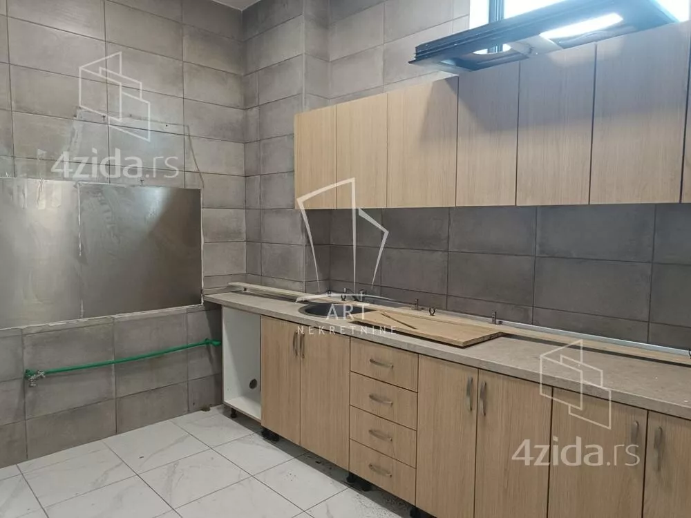 Lokal | 4zida