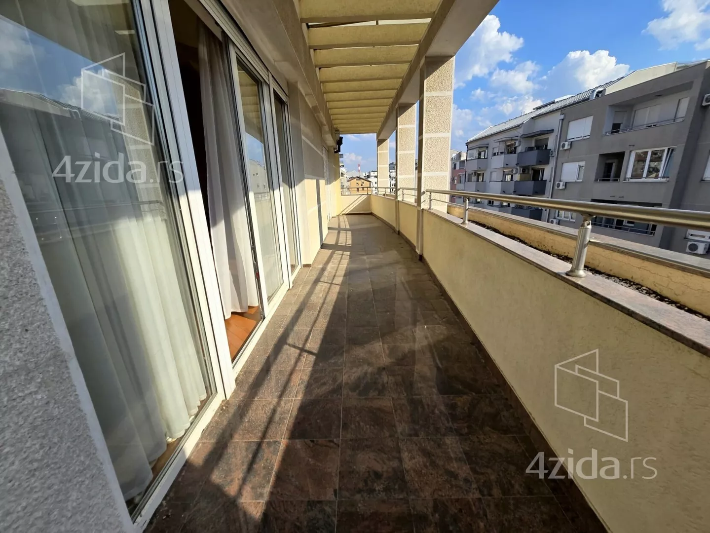 Petosoban stan | 4zida