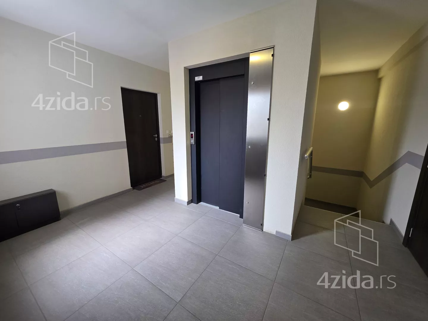 Troiposoban stan | 4zida