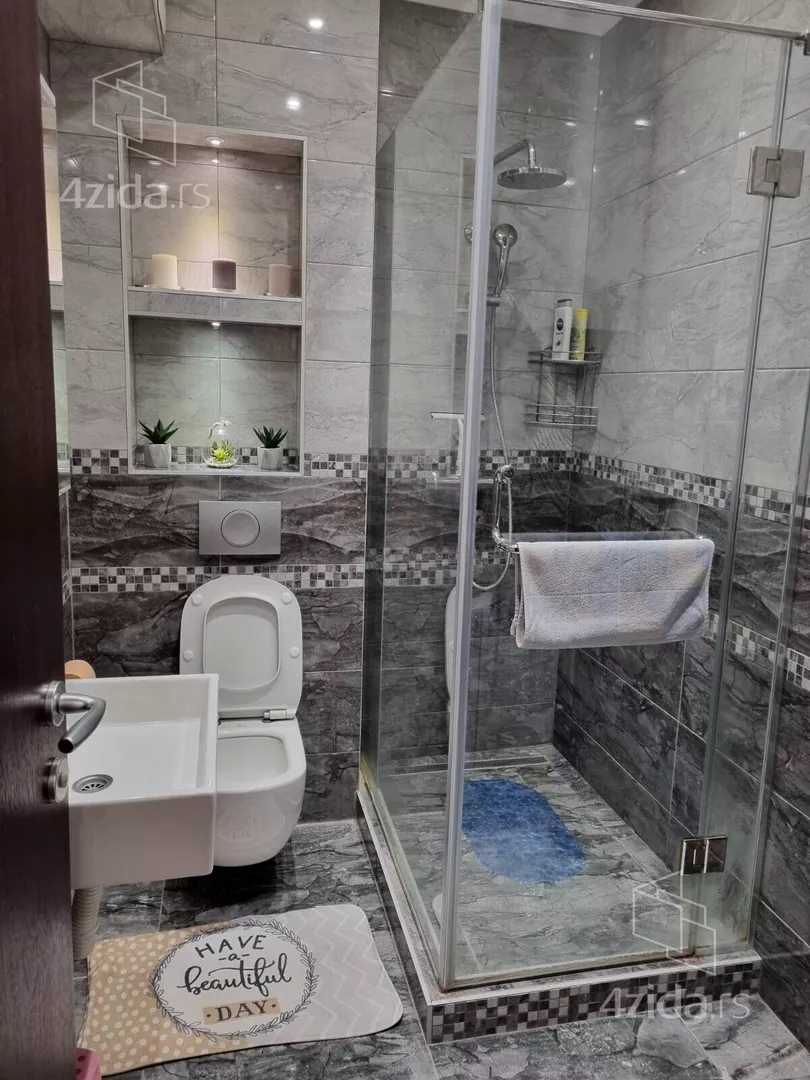 Četvoroiposoban stan | 4zida