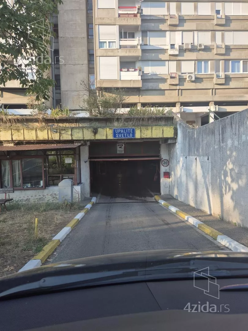 Garaža | 4zida