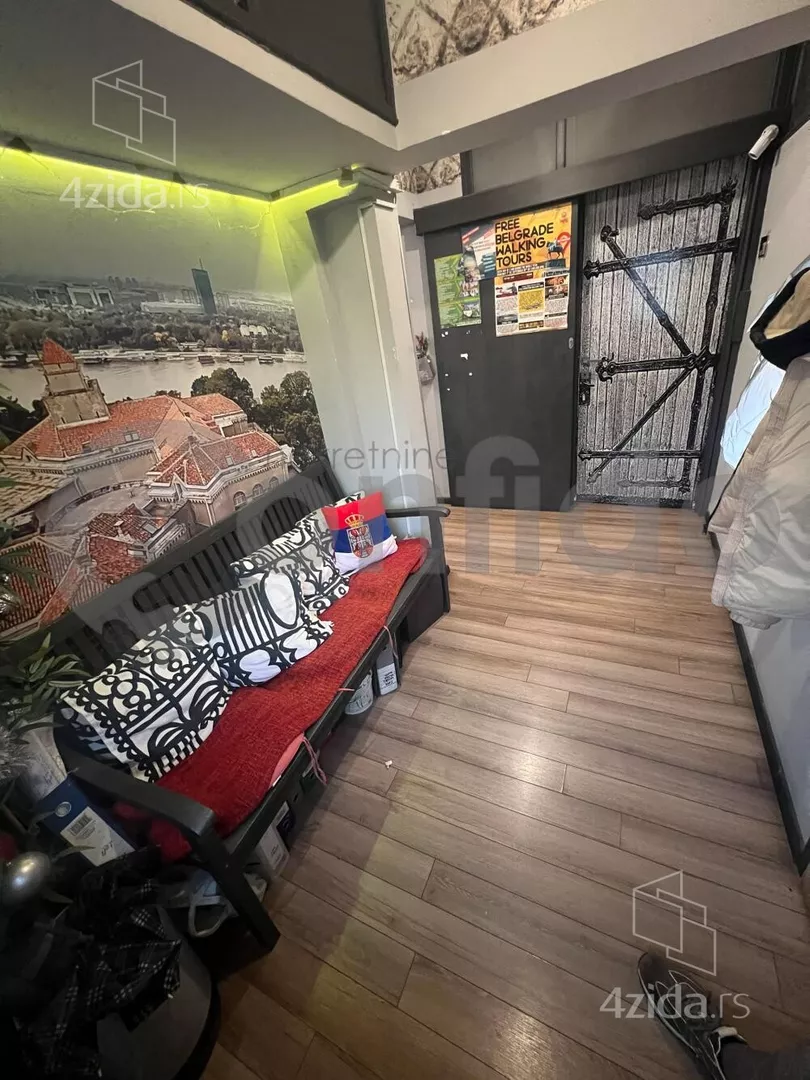 Šestoiposoban stan | 4zida