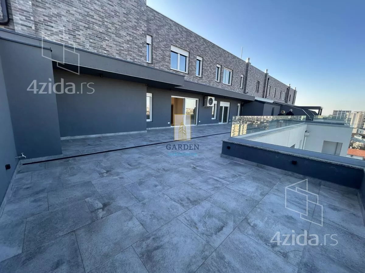 Četvoroiposoban stan | 4zida